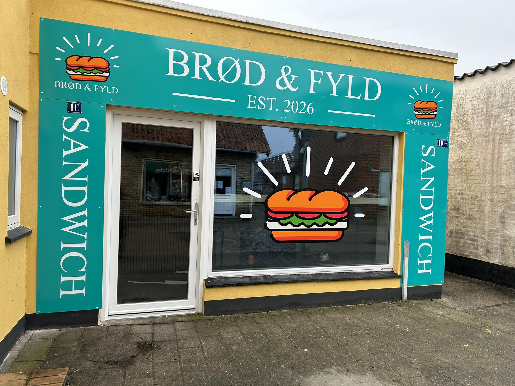 Billede af Brød og Fyld i Hals